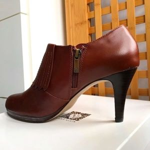 Brand New (still in box) ANNE KLEIN Heels